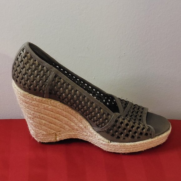 GENTLY USED, JUICY COUTURE WEDGES, SIZE 7.5!!! - Picture 3 of 6
